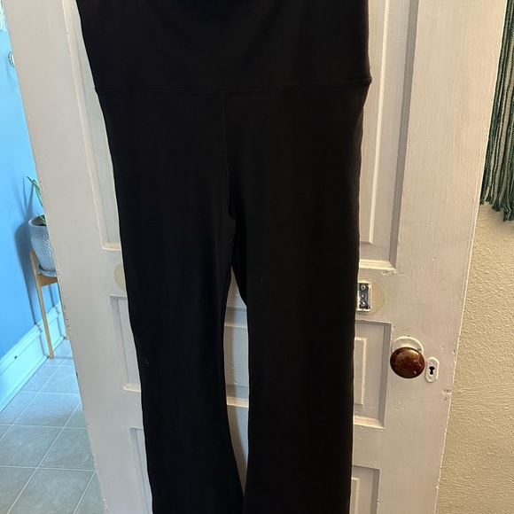 PINK Victoria's Secret Classic Black Flare Leggings - Picture 3 of 5